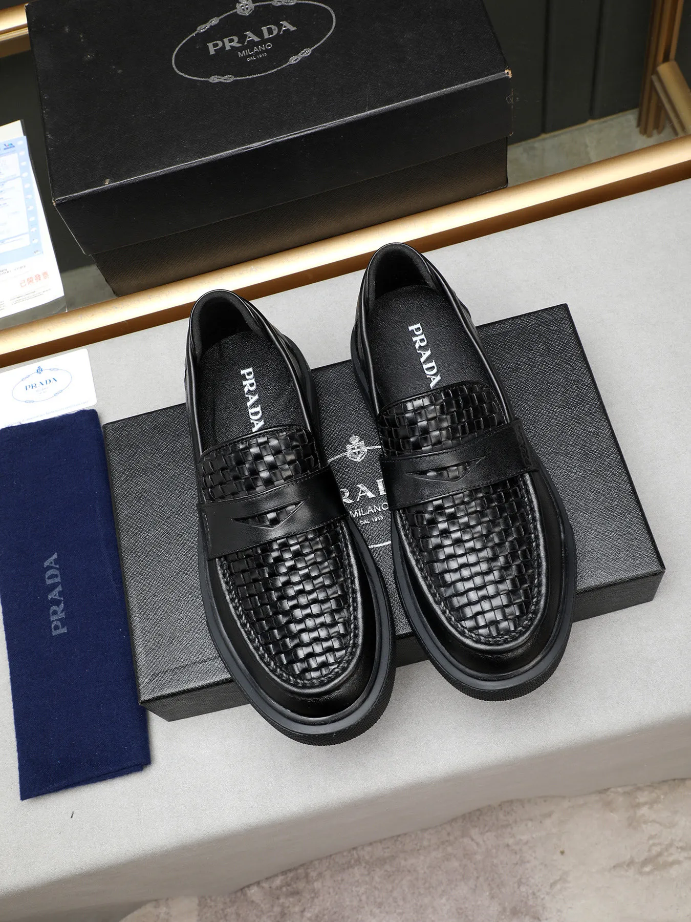 Men's Men's Shoes 💰500 Prada/Prada Men's new casual shoes, this upper is made of imported calfskin + sheep lining! The outsole is made of non-slip foam outsole, which feels good on your feet and is a fashionable and stylish item!  Size: 38-44 (45 customized)